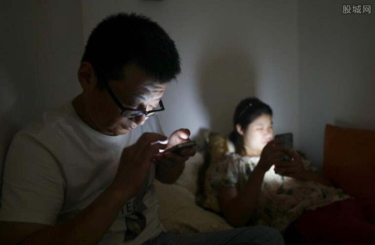 玩手机影响睡眠质量